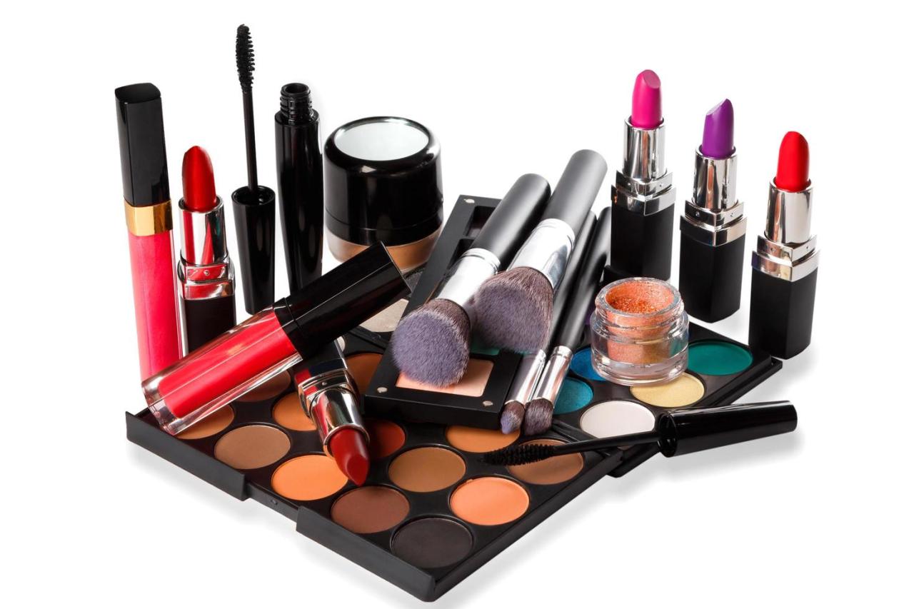 Makeup Untuk Mata Panda: 10 Tips Jelas untuk Wajah Cantik